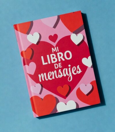 Portada de libro de WhatsApp con corazones